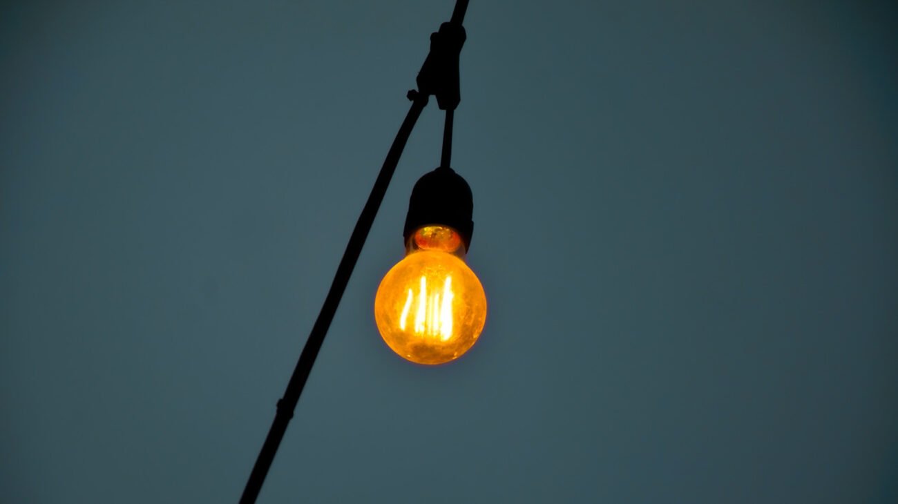 Are Smart Bulbs More Expensive To Run Than Standard LEDs?