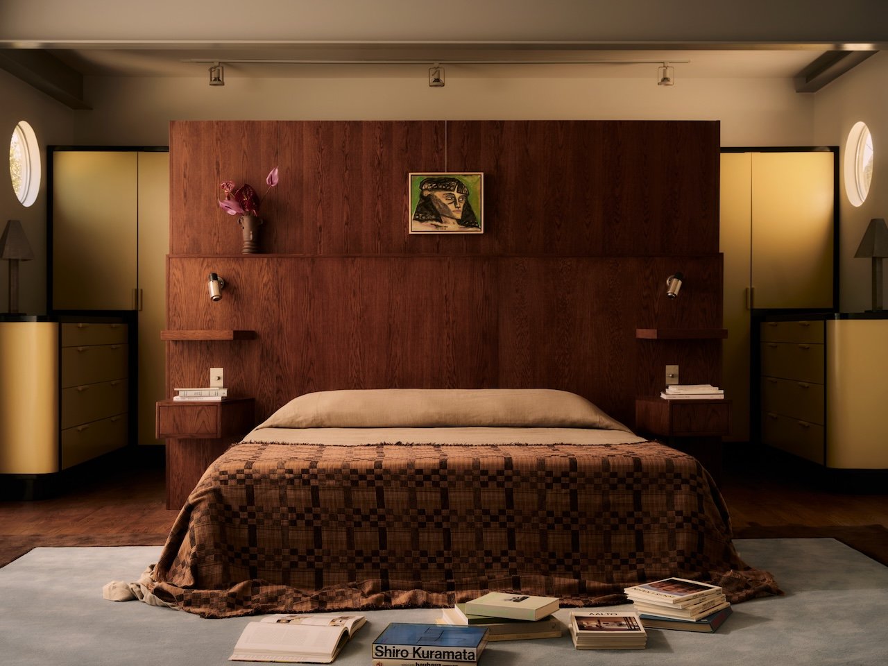 Ome Dezin Restores a Whitney R. Smith Home in the Hills