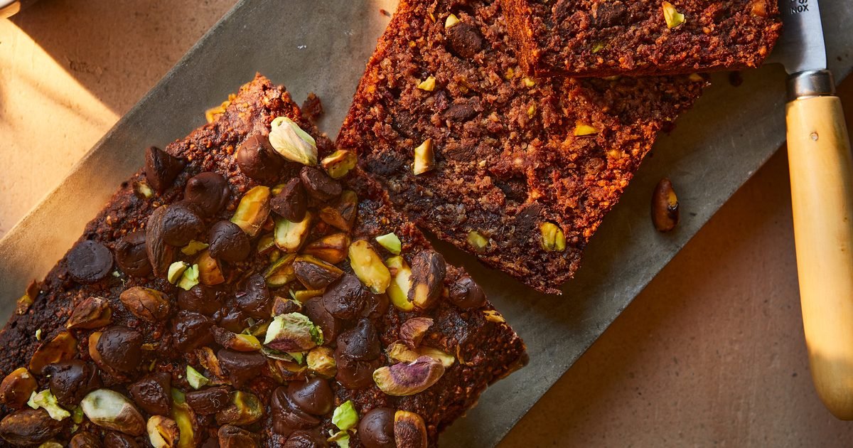 Pistachio date cake
