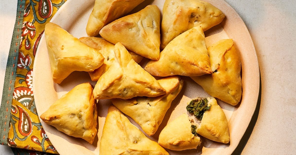 Spinach fatayer (spinach pastries) recipe