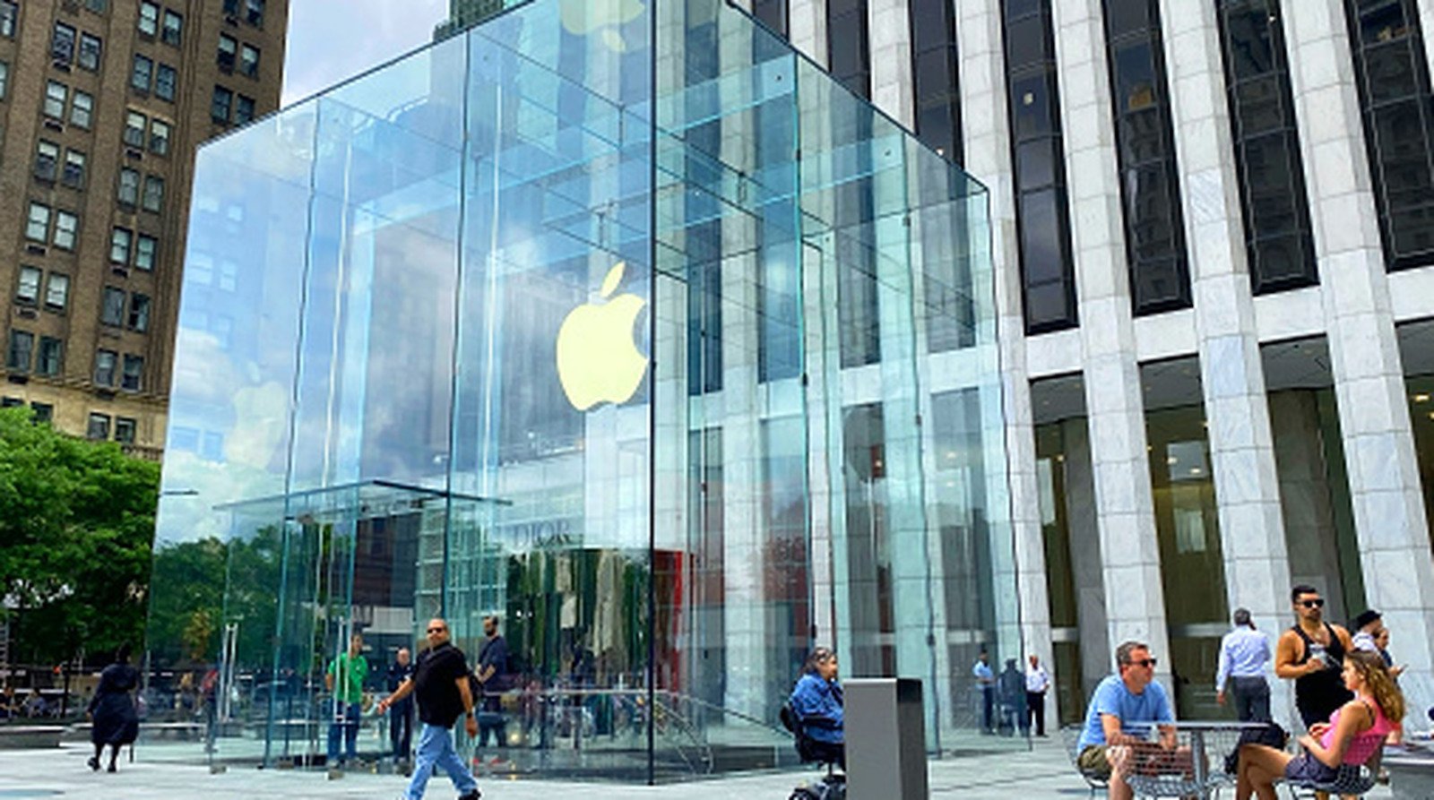 Trump Claims Apple And Intel Closed Deal To Manufacture Chips In The US