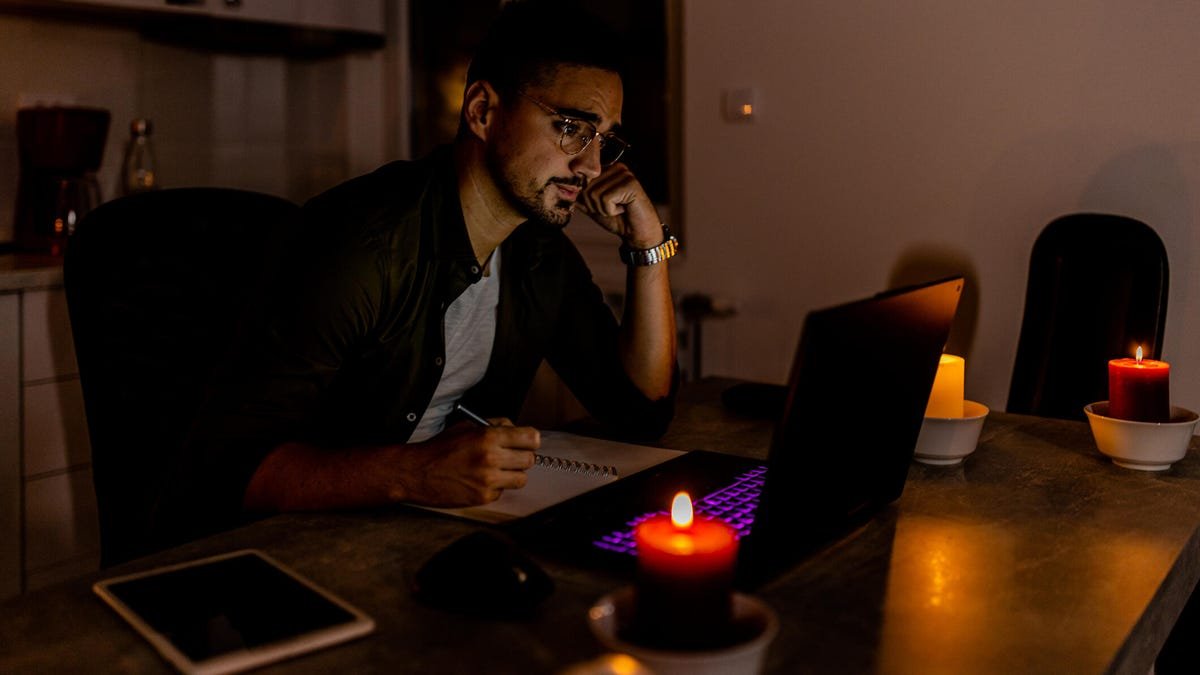 6 Devices You Need to Help Manage Blackouts During Summer Heat Waves