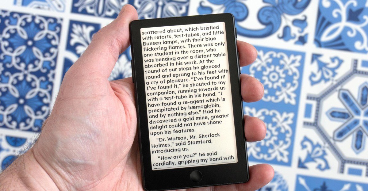 A touchscreen makes Xteink’s new X4 Pro a tempting Kindle alternative