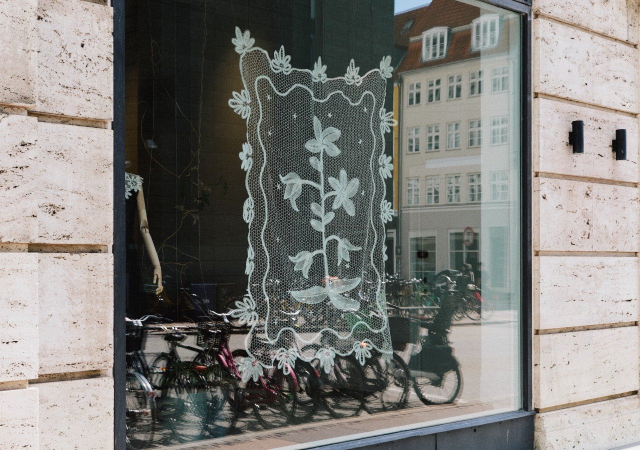Chylak Lace Installation Transforms Baum und Pferdgarten