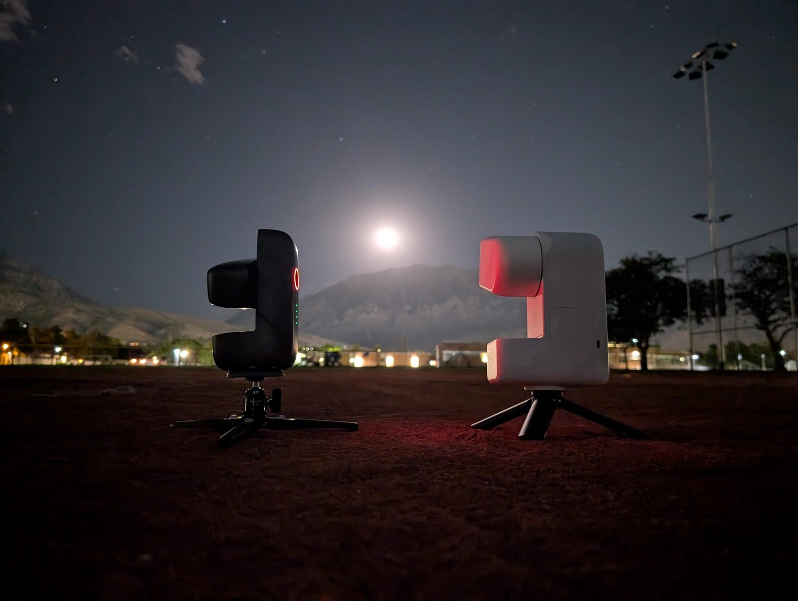 The Dward Mini and Seestar S30 telescopes agains a moon in the sky.