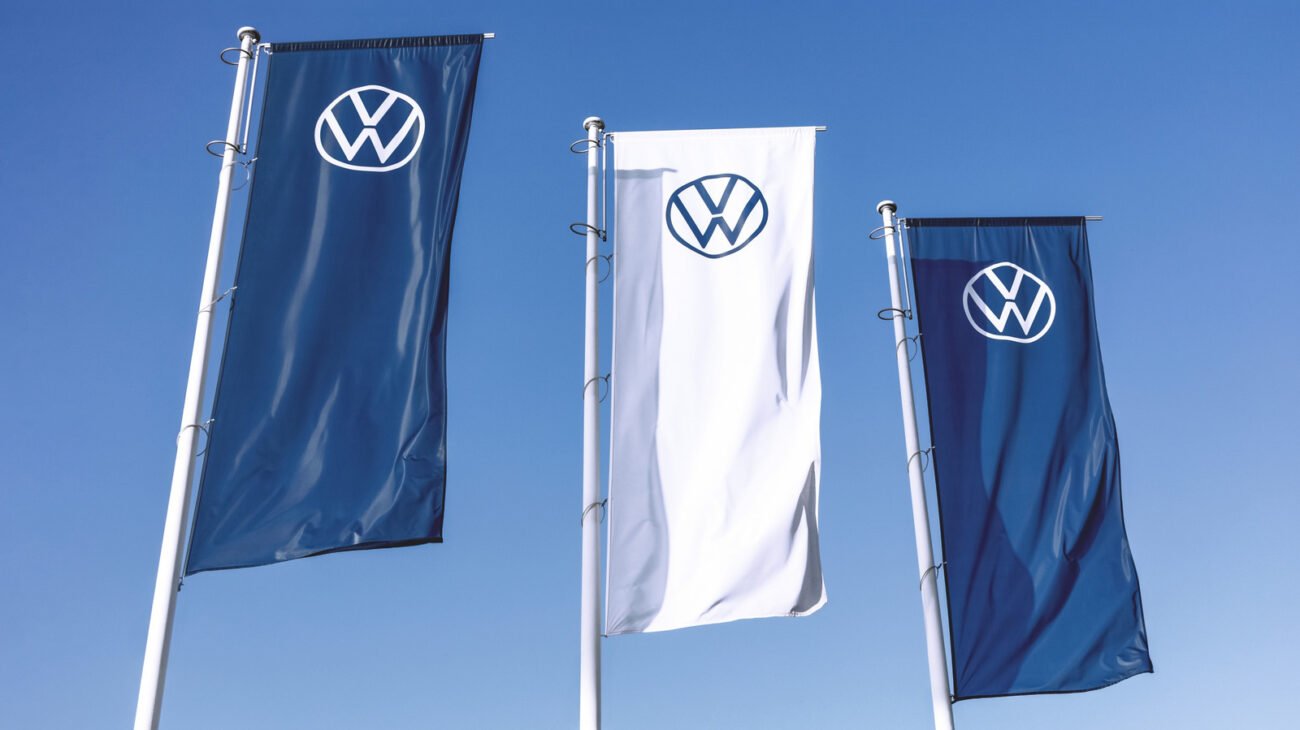Volkswagen Is Employing 100 Sheep At A Solar Farm In Poland