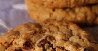 Chocolate chip oat cookies