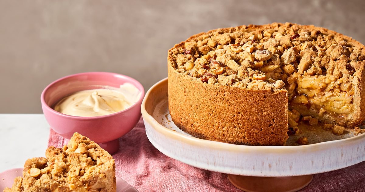 Deep-filled apple streusel pie