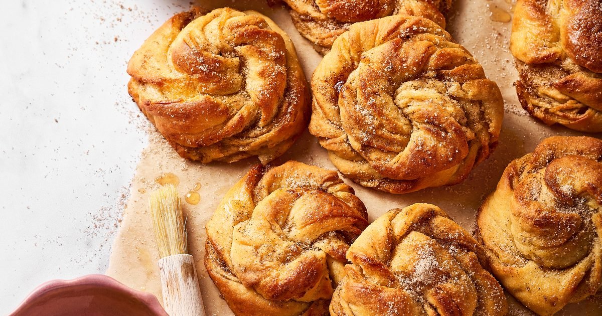 Sugared vanilla chai knots recipe