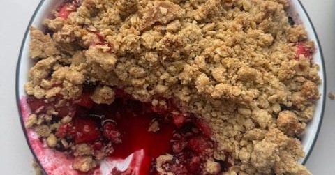 Apple & berry crumble