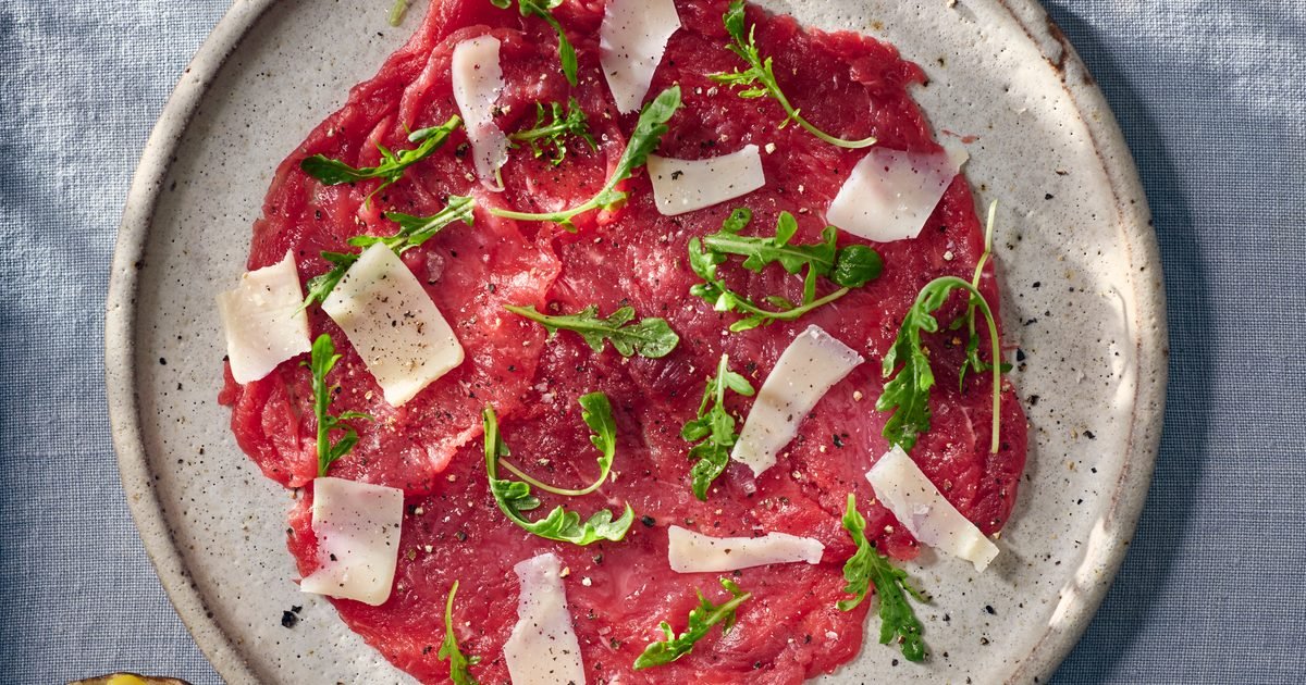 Beef carpaccio with rocket, parmesan & lemon recipe